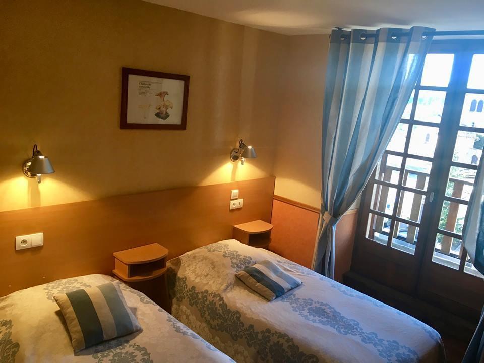 Hotel La Clairiere Chambon-sur-Dolore Dış mekan fotoğraf